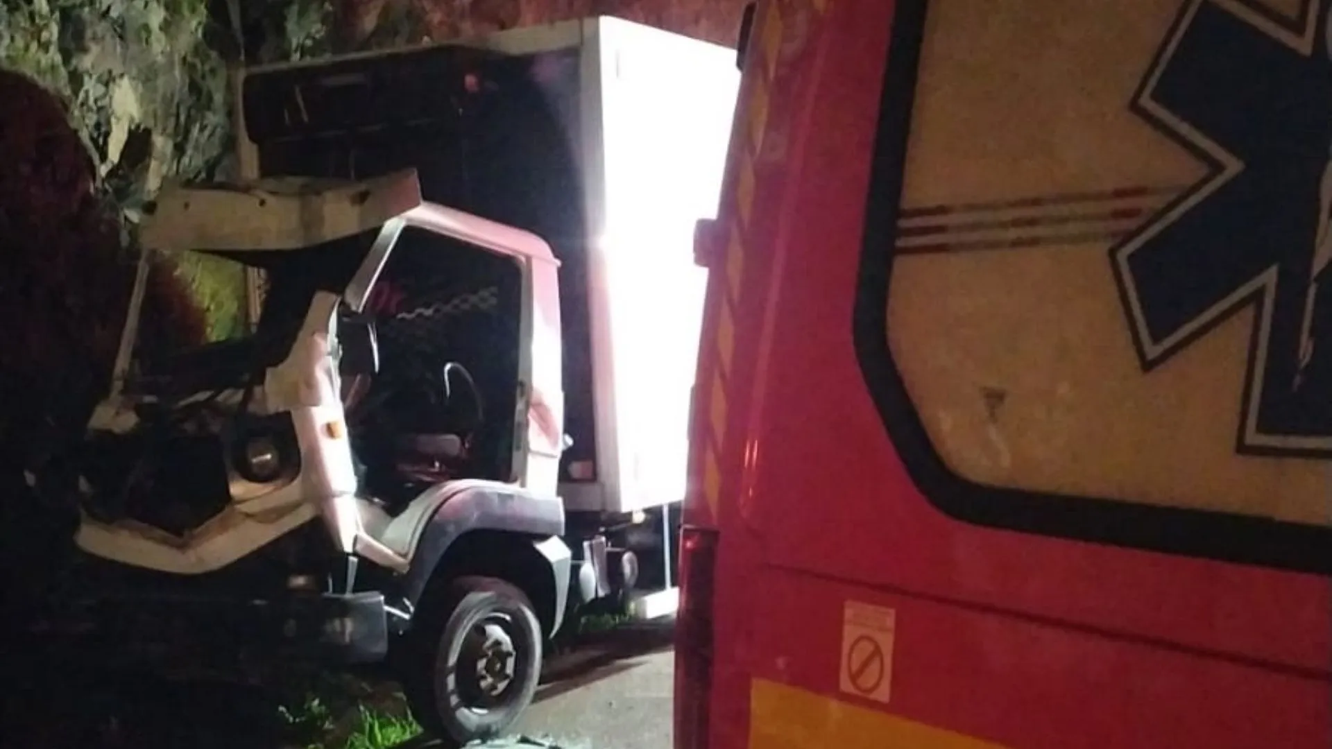 Acidente na BR-282 deixa duas vítimas feridas em Joaçaba