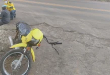 Acidente entre carro e moto deixa homem ferido na SC-451