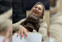 Menina ganha família adotiva no dia do aniversário