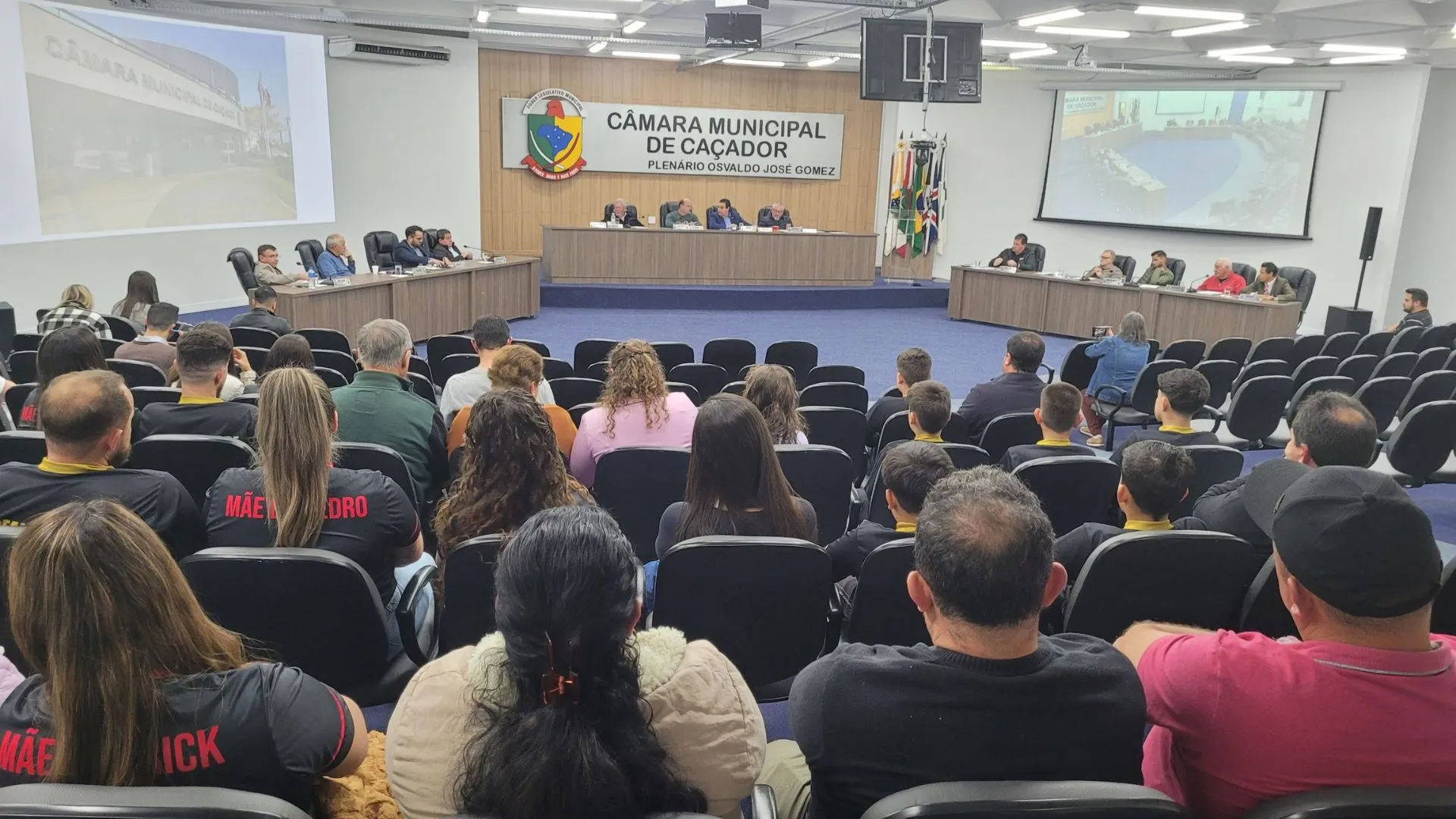 Câmara aprova lei que regulamenta transporte por aplicativos