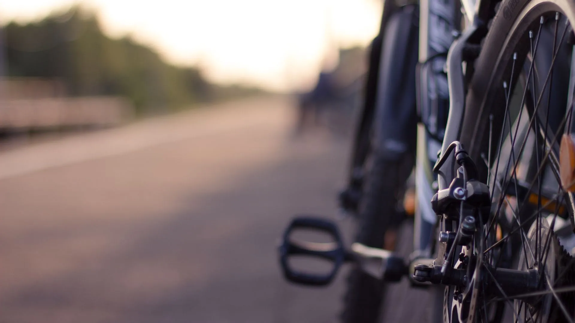 Ciclista sofre acidente e fica com bicicleta cravada na perna no Oeste de SC
