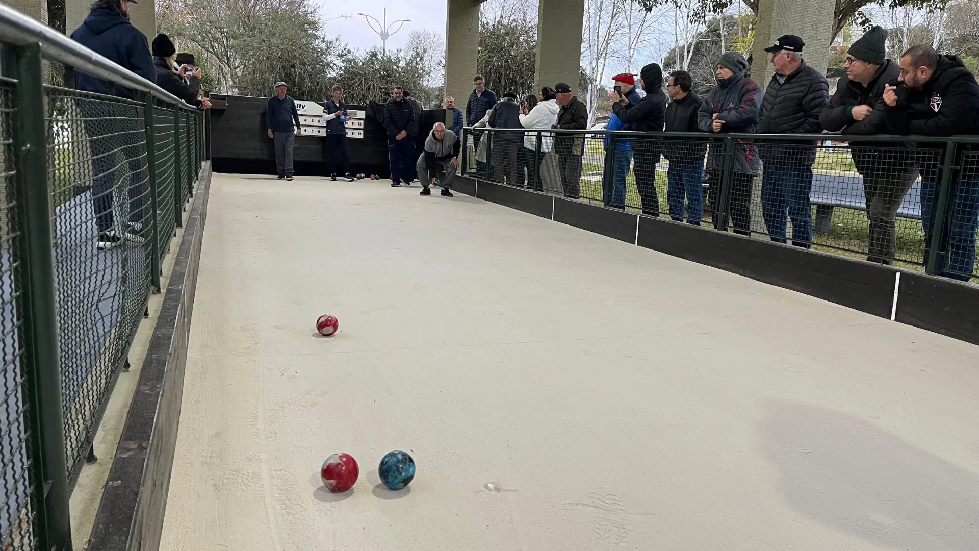 Cancha de Bocha revitalizada é entregue no Parque Central
