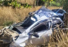 Casal namora à beira de penhasco, carro balança, despenca e os dois morrem
