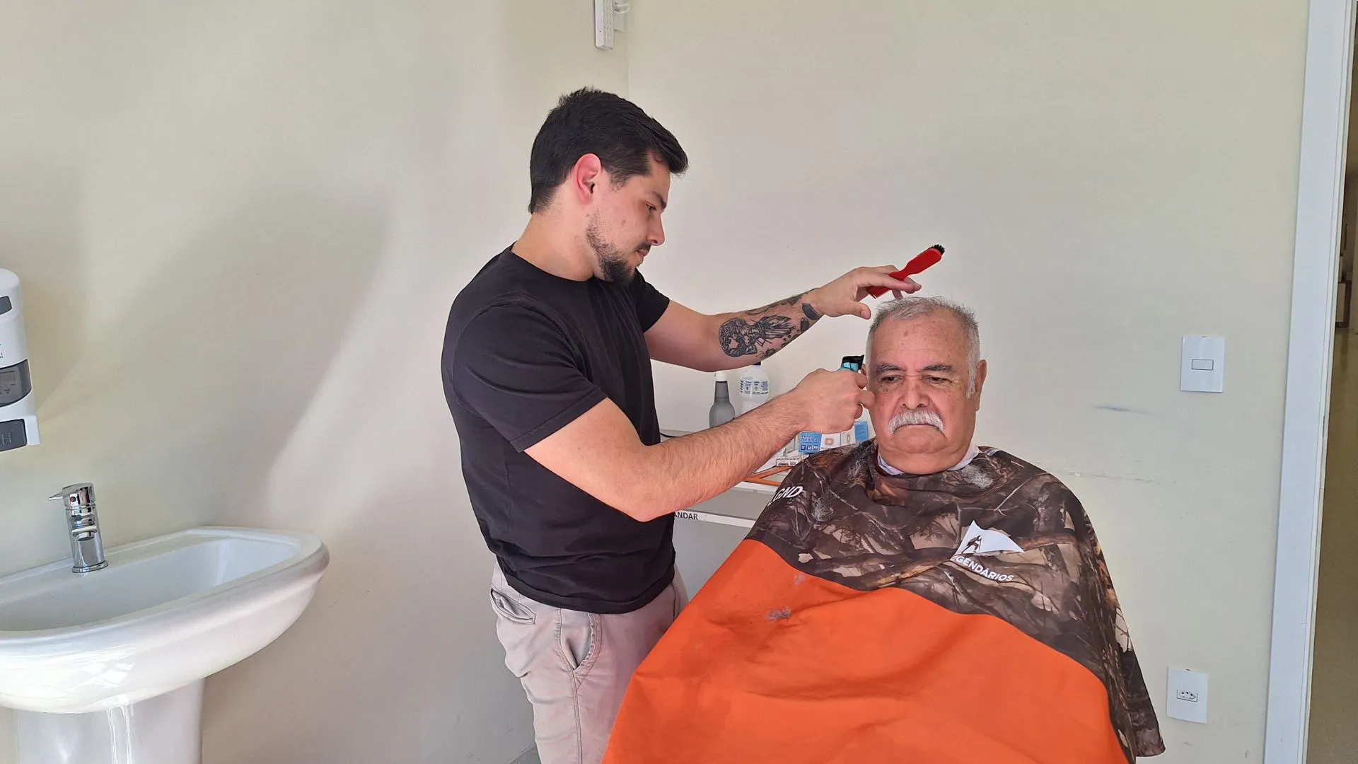 Projeto “Cortes que Transformam” é retomado no Hospital Maice