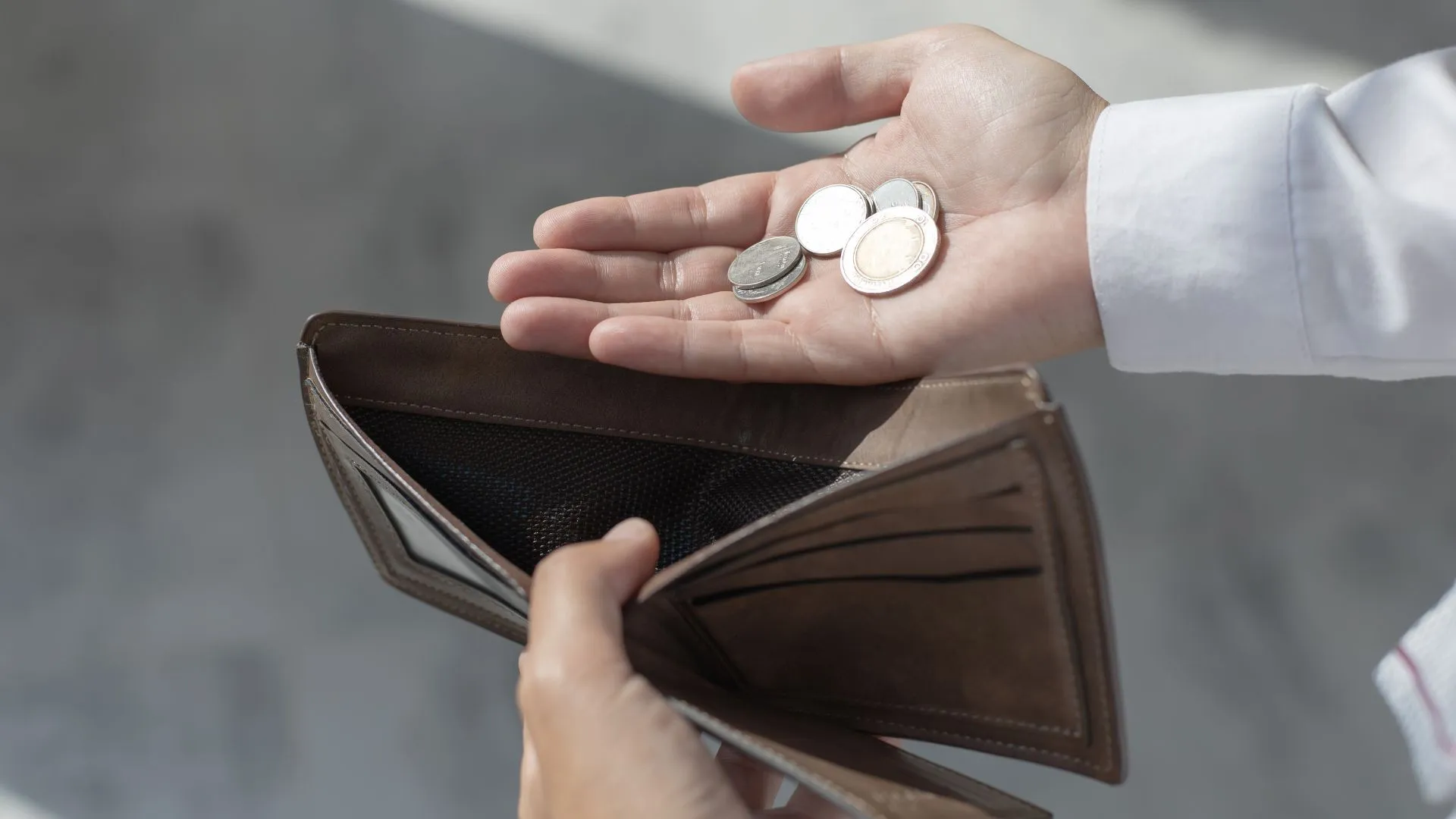Para 54% dos trabalhadores brasileiros, sobra mais mês que salário