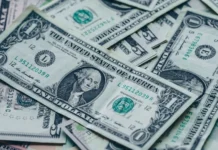 Dólar cai para R$ 5,38 sendo o menor valor em mais de um ano