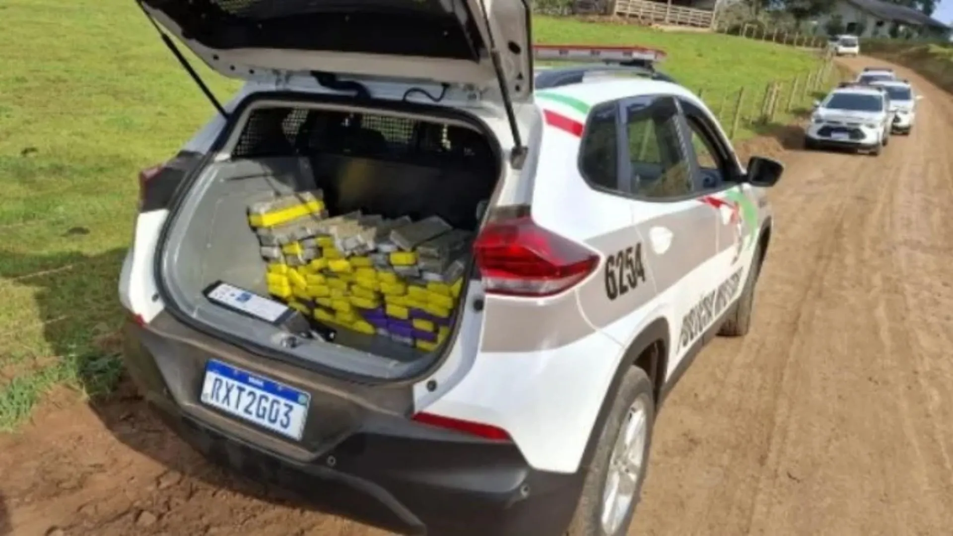 PM encontra 78 kg de maconha em carro abandonado no Meio-Oeste