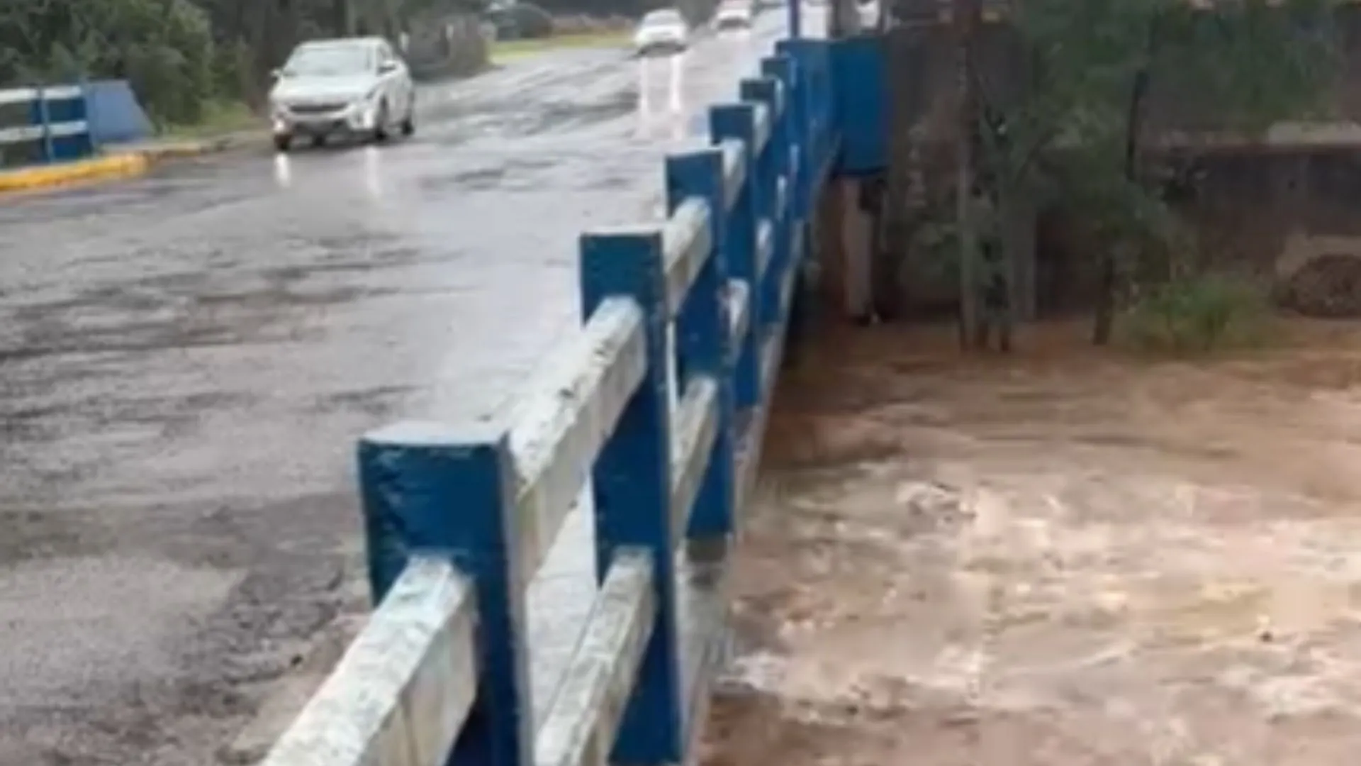 Defesa Civil faz alerta após chuva intensa causar transtornos em Videira