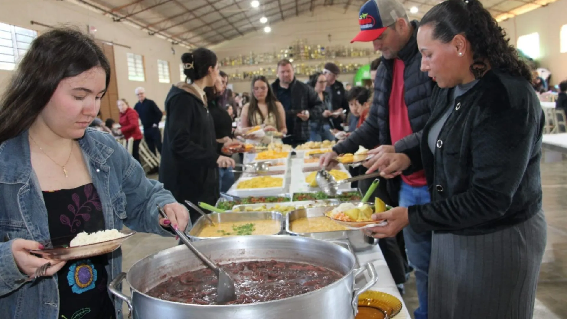 Feijoada beneficente arrecada fundos para o Hospital Maice