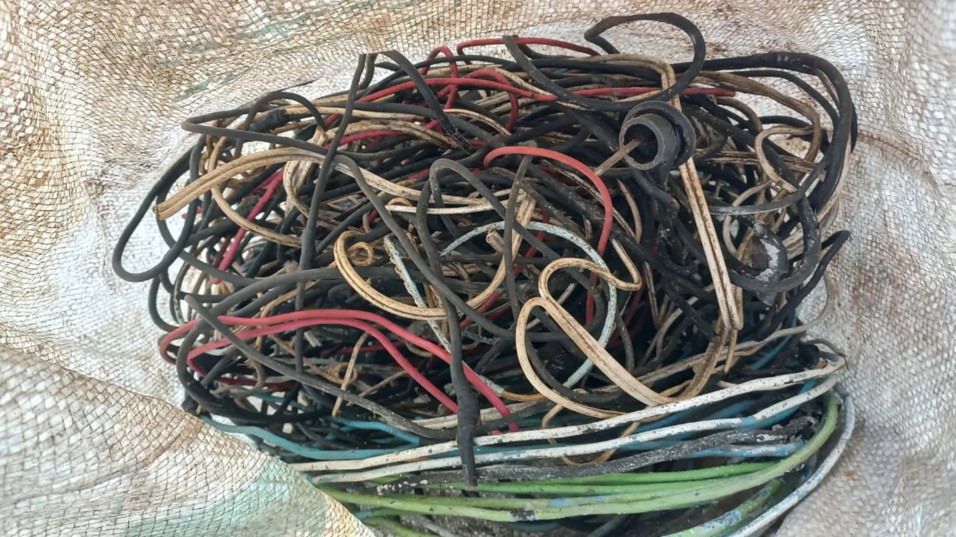 Homem é preso após furtar fios de cobre em Caçador