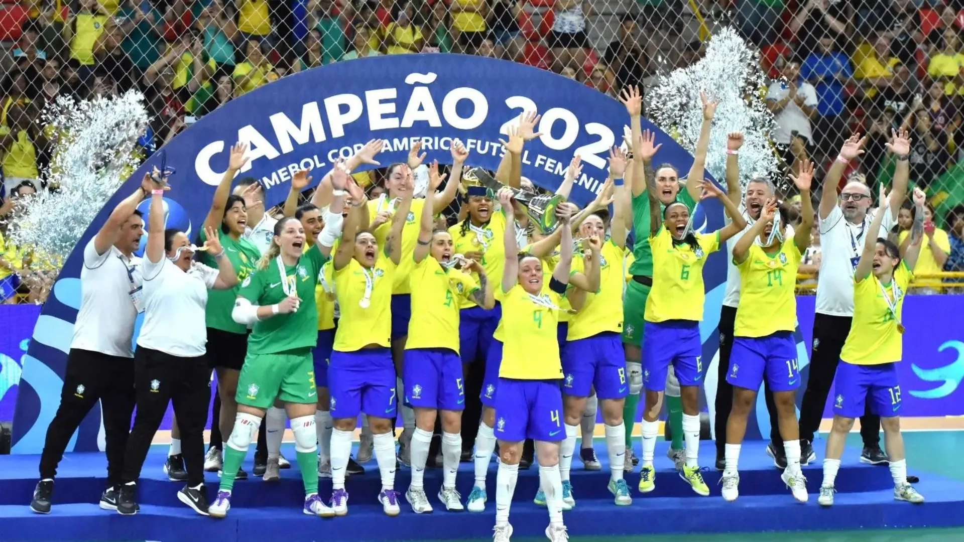 Seleção Brasileira Feminina conquista a América no campo e no futsal