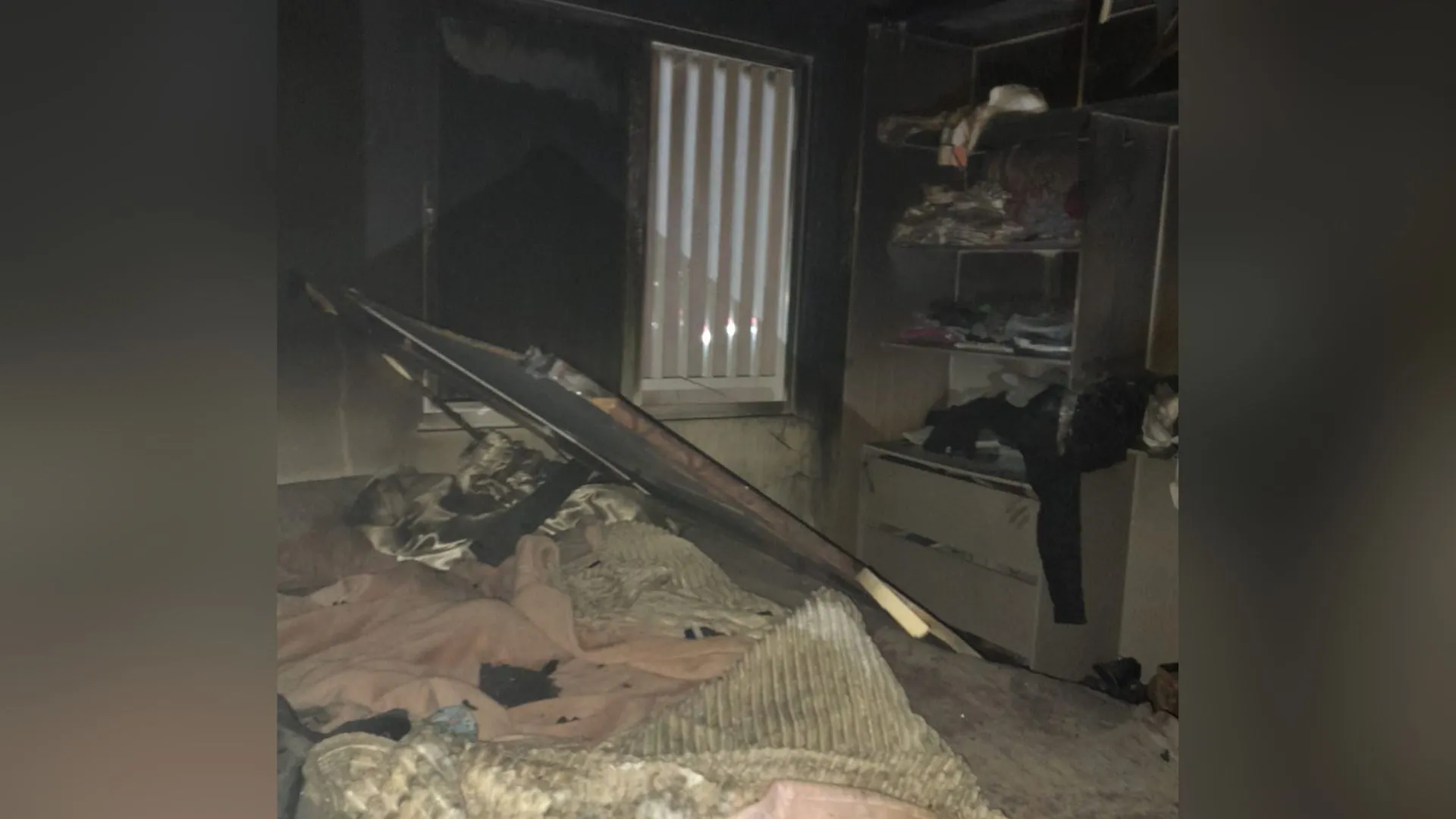 Casa pega fogo durante a madrugada em Salto Veloso