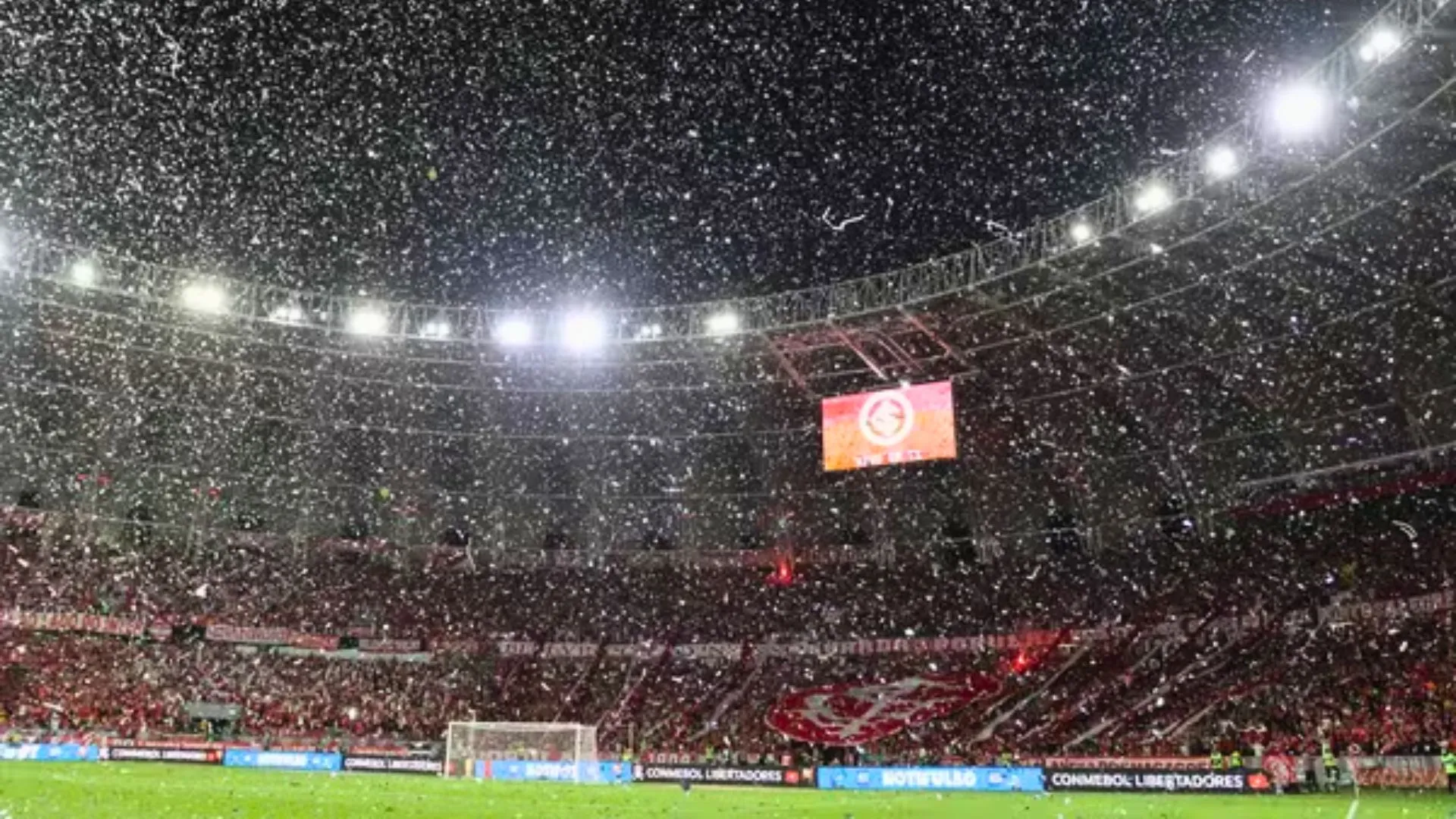 Inter é denunciado pela Conmebol após papel picado atrasar jogo com Flamengo