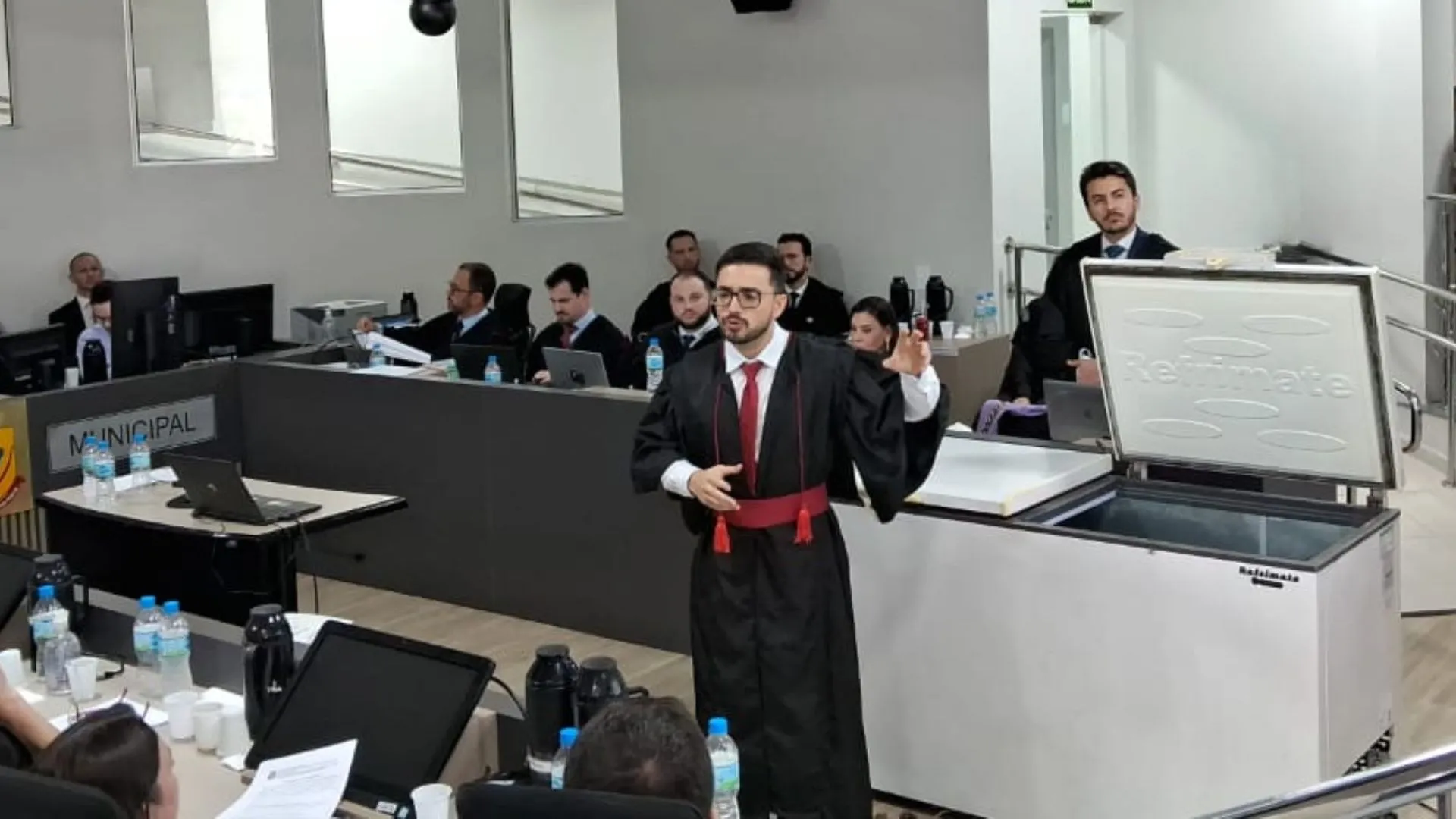 Júri em Capinzal: Promotoria apresenta freezer e objetos usados em crime