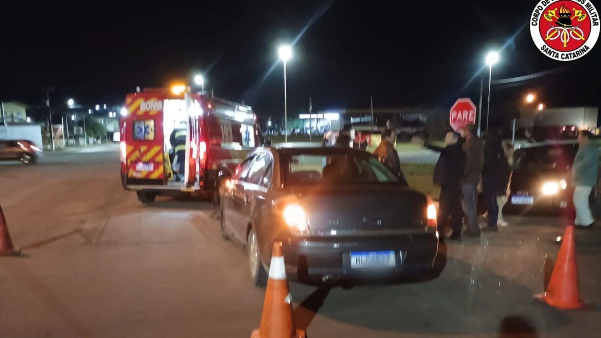 Forte colisão deixa adolescente e mulher feridas no trevo de Lebon Régis