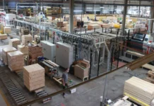 Após tarifaço dos EUA, SC fecha mais de 580 vagas nos setores de madeira e móveis