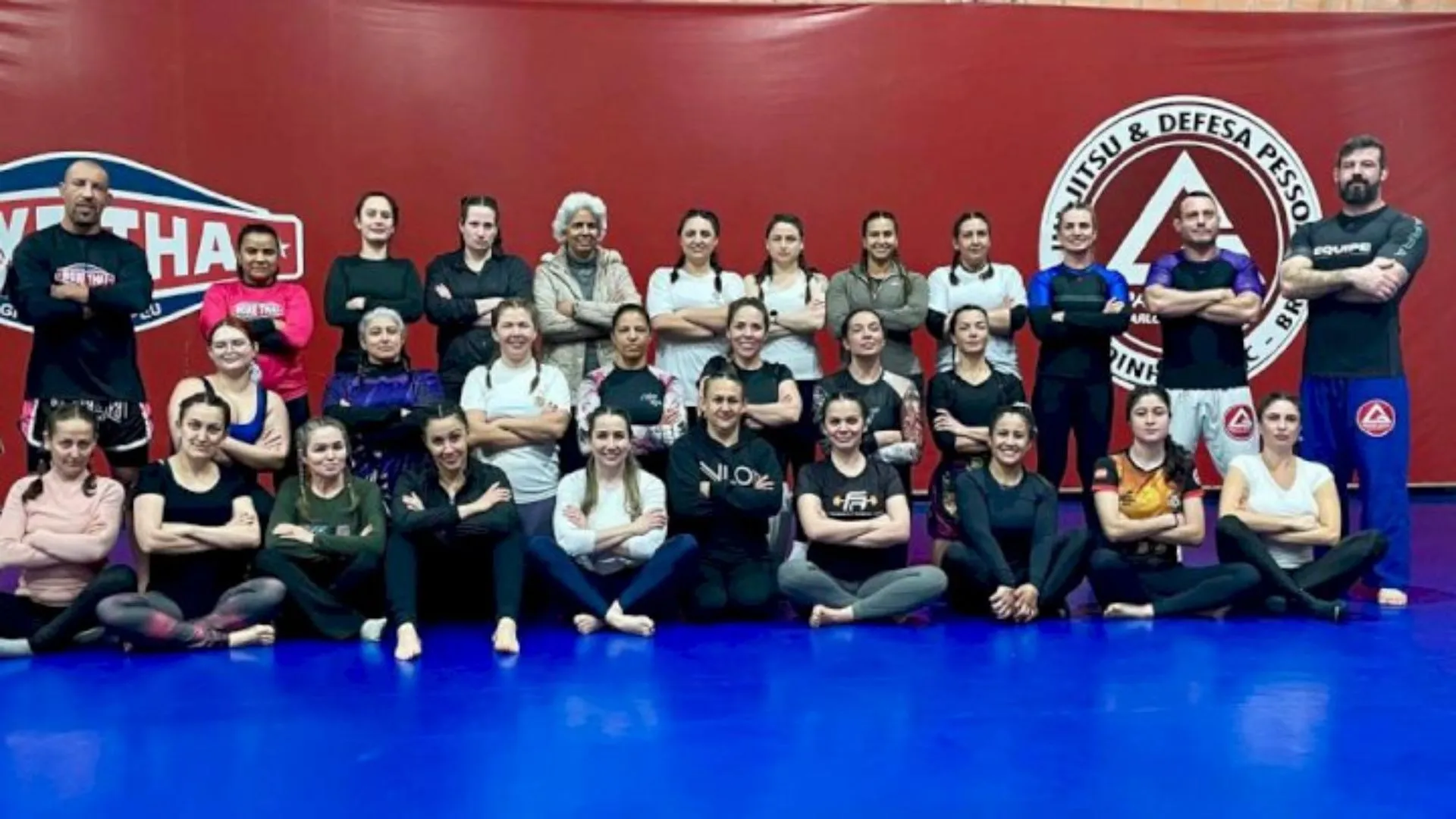 1º Rosas Fight reúne 50 mulheres em aula de defesa pessoal