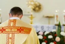 Mulher é investigada por perseguir padre após rejeição amorosa em SC