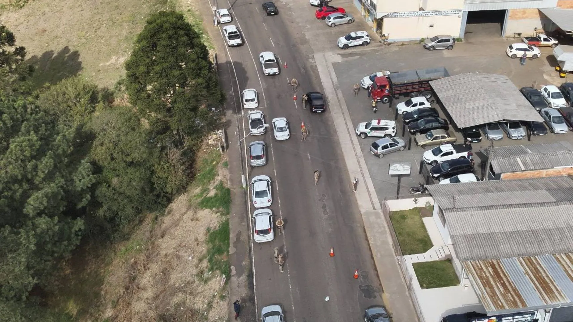 PM de Caçador orienta motoristas para evitar furtos