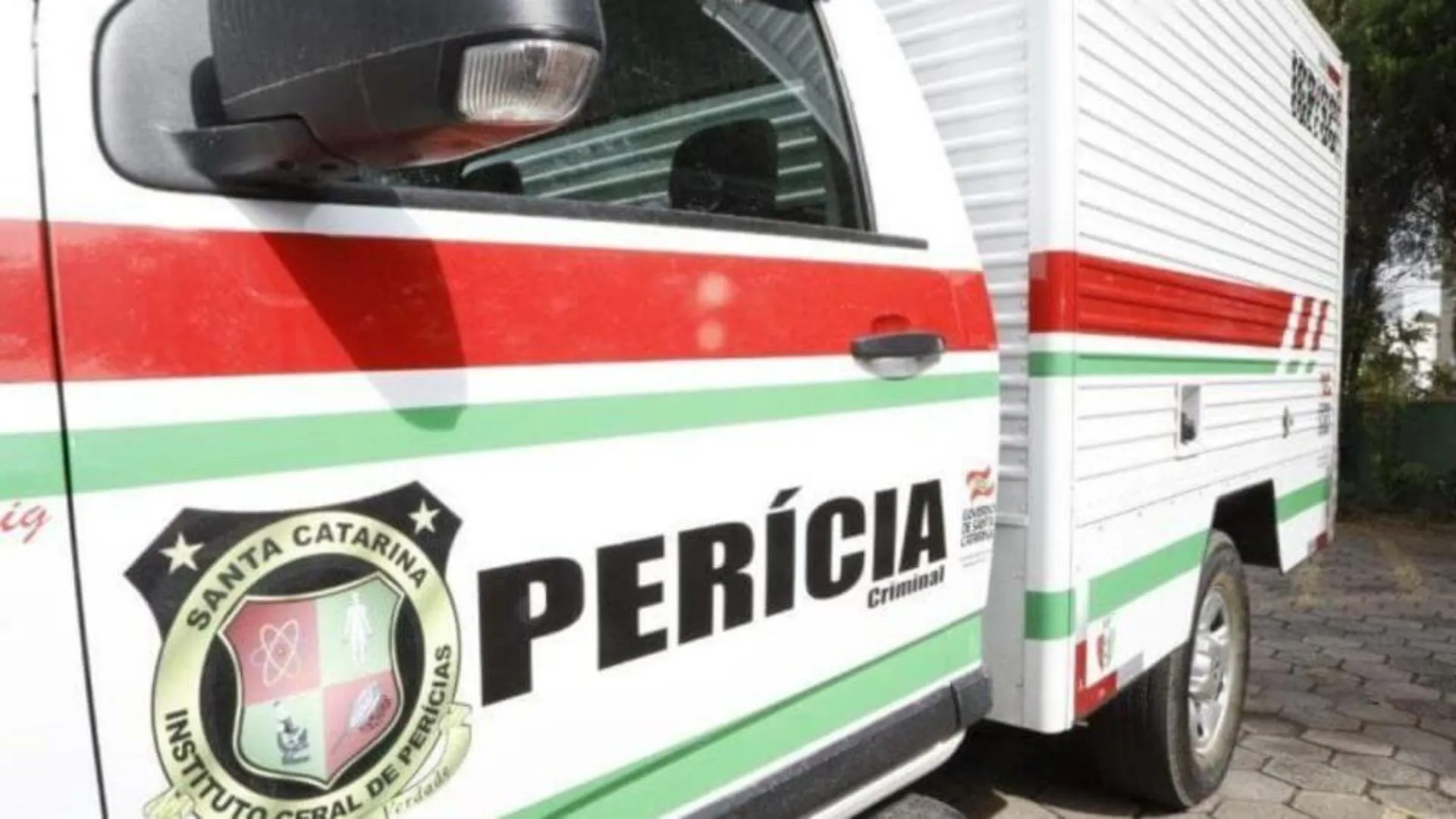 Mulher reage a invasão, desarma criminoso e atira em legítima defesa em SC