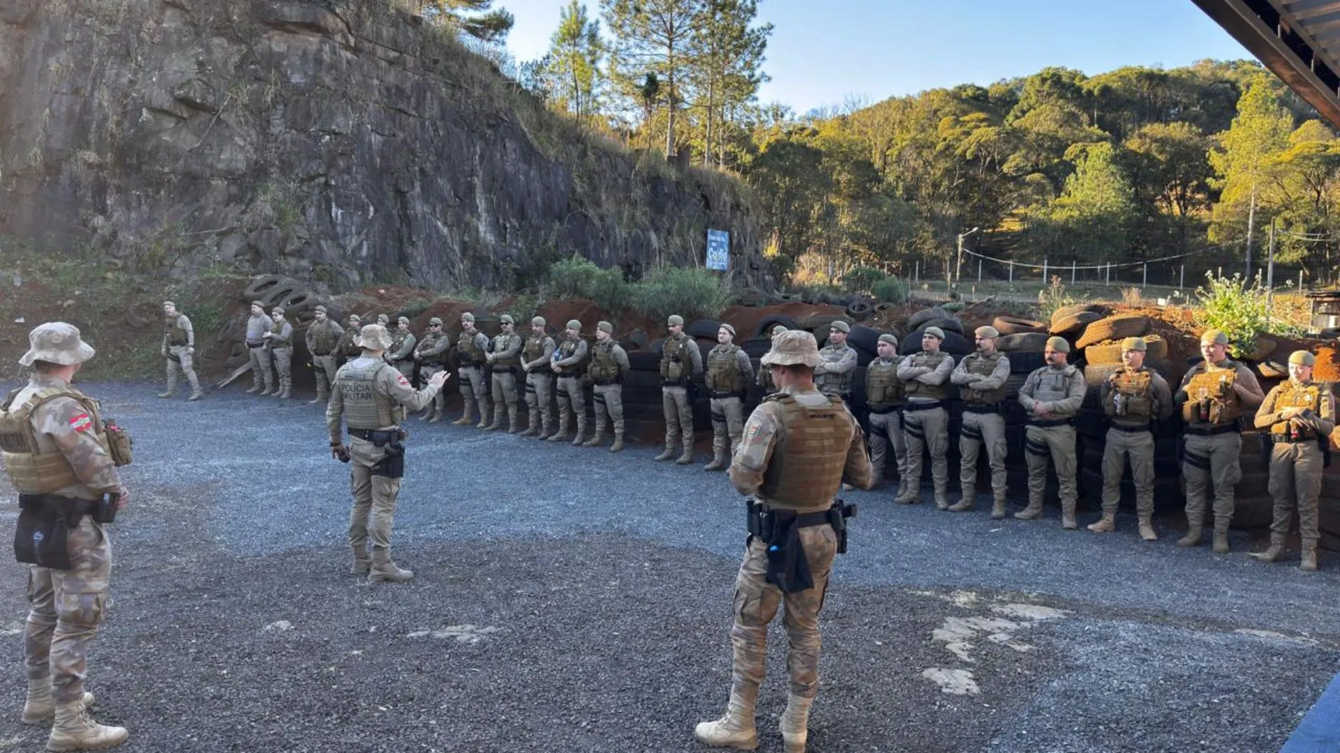 PMs de Caçador passam por treinamento intensivo