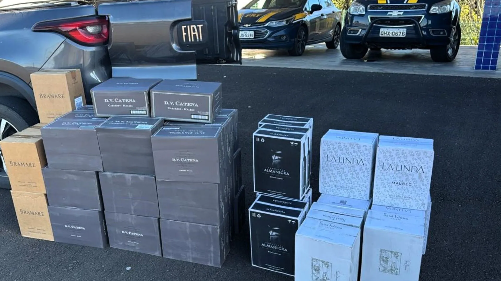 PRF apreende 300 garrafas de vinho argentino na BR-153