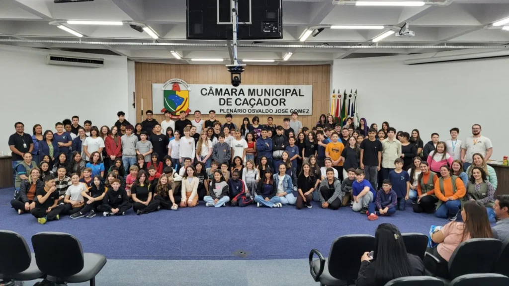 Eleições mirins mobilizam mais de 6 mil estudantes em Caçador