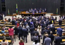 Câmara aprova urgência para projeto de anistia política