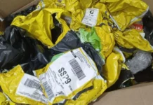 Casal de entregadores é preso em SC por simular roubo de 74 pacotes de encomendas