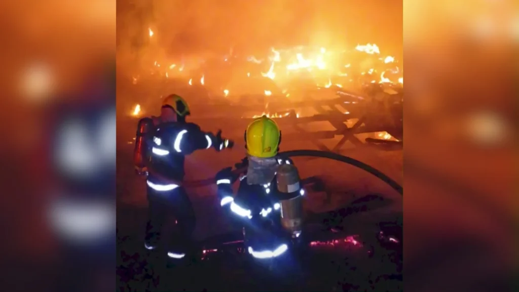 Incêndio destrói casa de madeira em Lebon Régis
