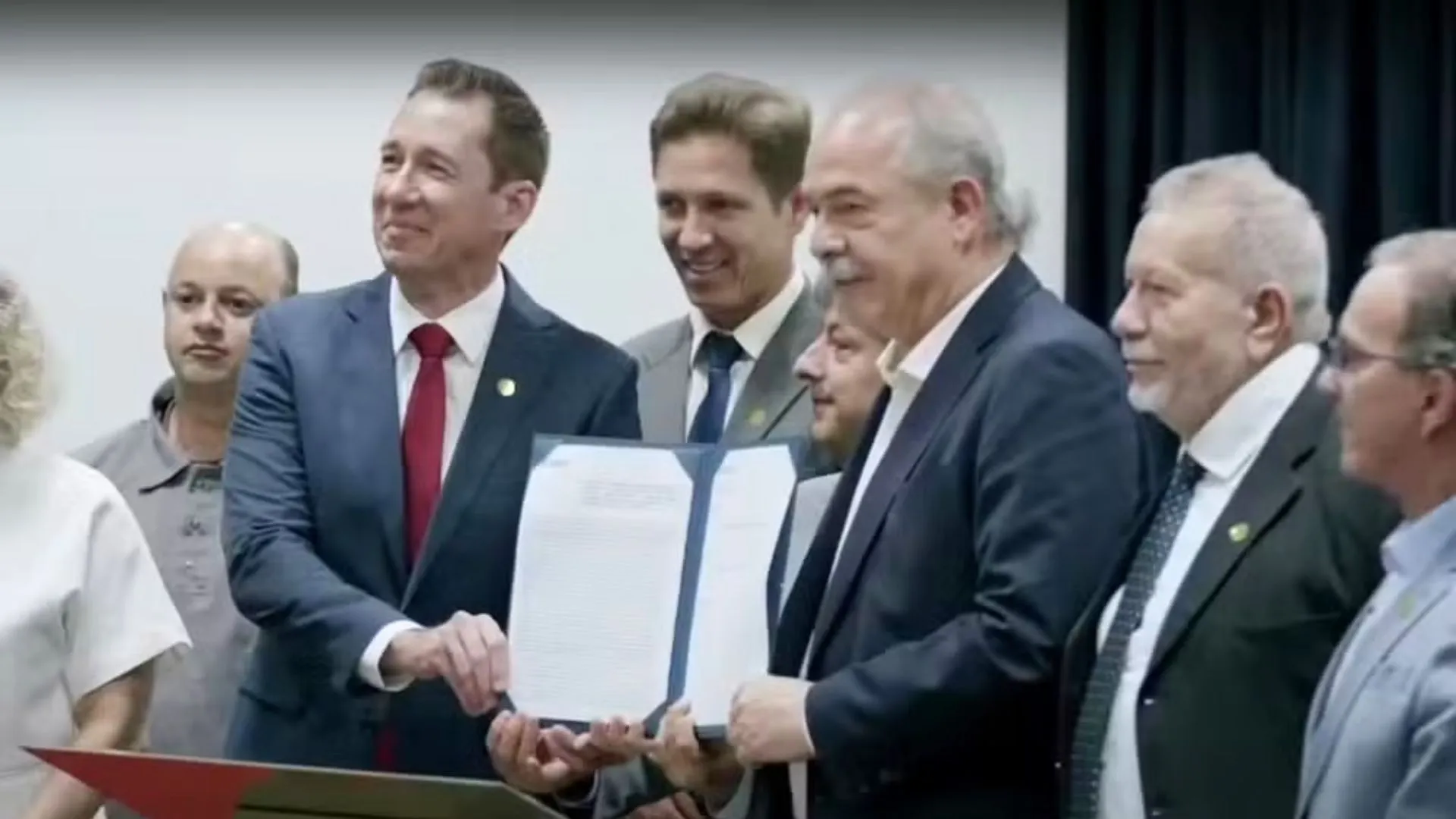 Santa Catarina recebe pacote bilionário do BNDES para rodovias, navios e agroindústria