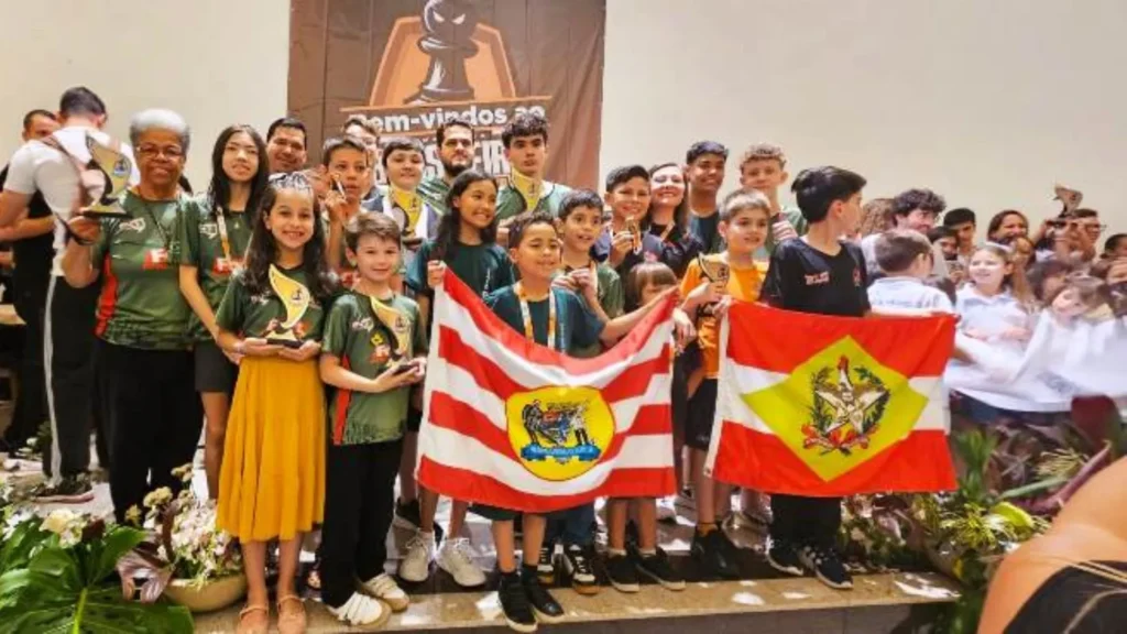 Santa Catarina conquista 16 medalhas no Brasileiro de Xadrez Escolar 2025