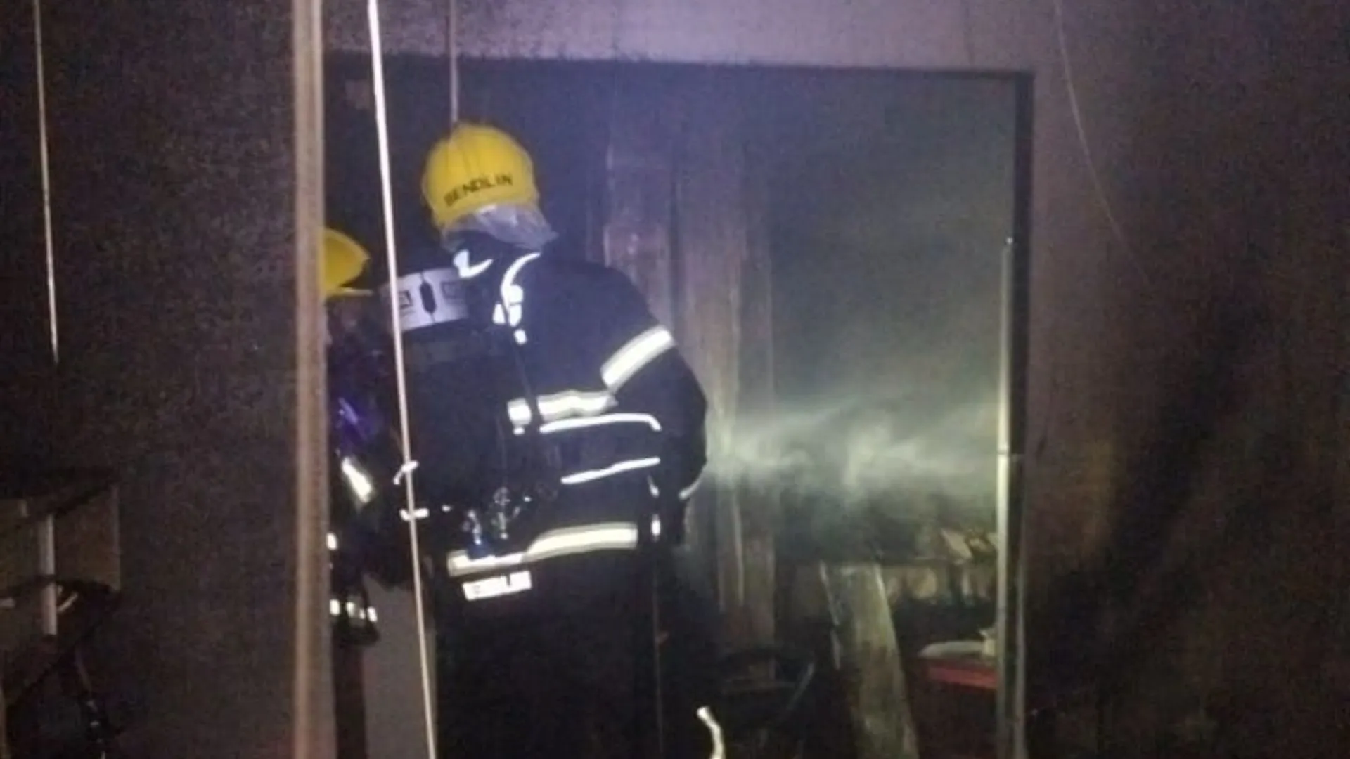 Incêndio destrói parte de residência em Campos Novos durante a madrugada