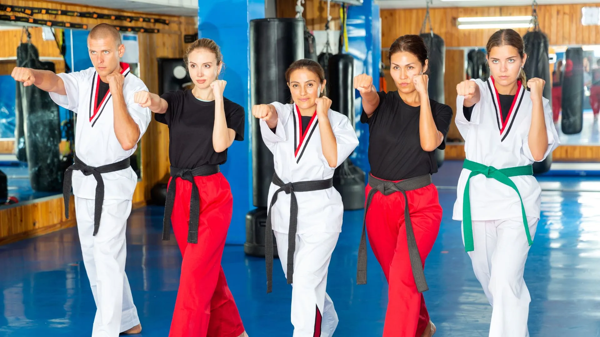 Santa Catarina sanciona lei que autoriza aulas de autodefesa feminina nas escolas