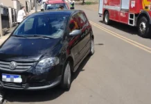 Carro desgovernado bate em poste em Salto Veloso