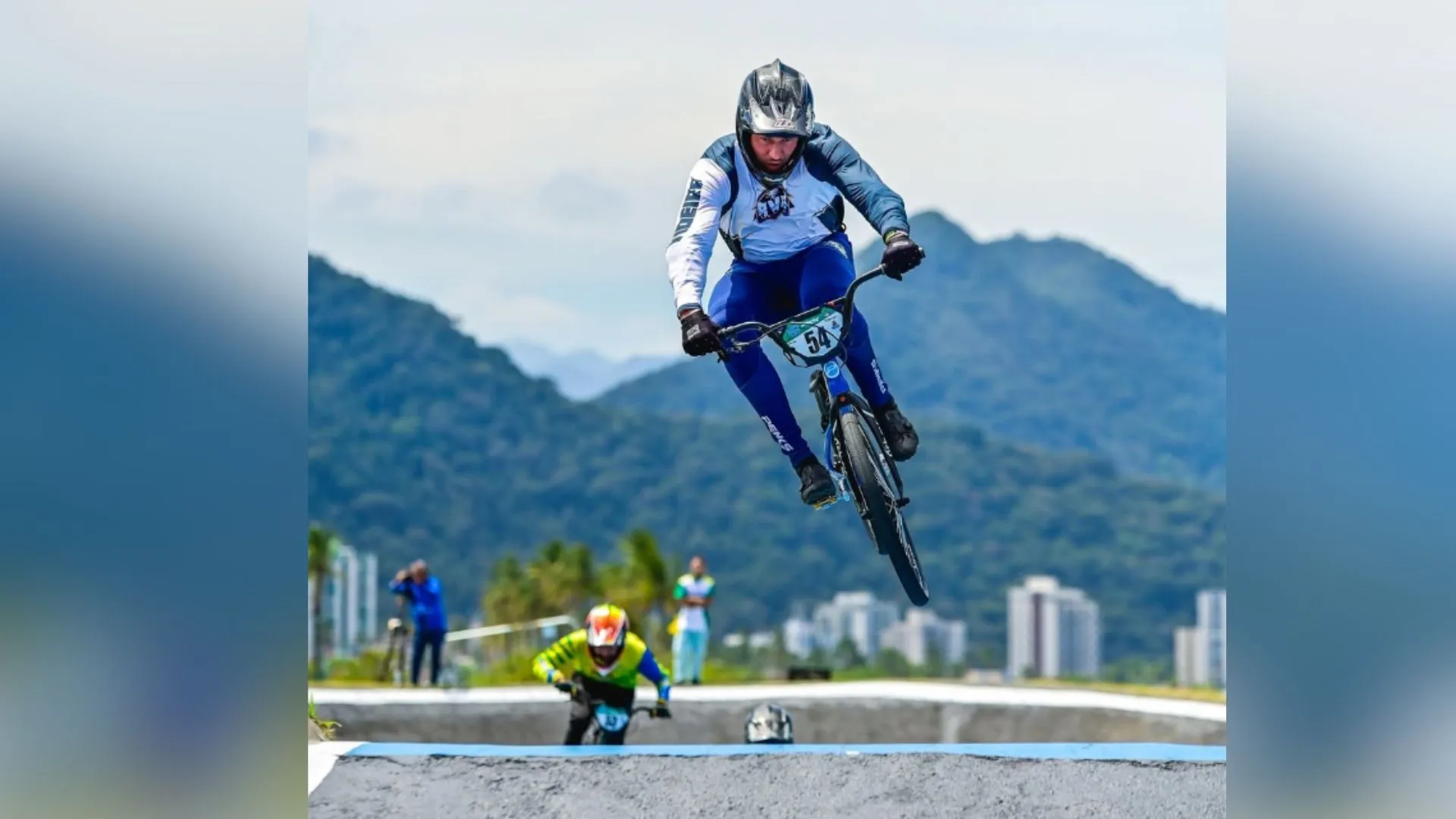 Atleta de Videira conquista ouro e prata na Copa Brasil de BMX
