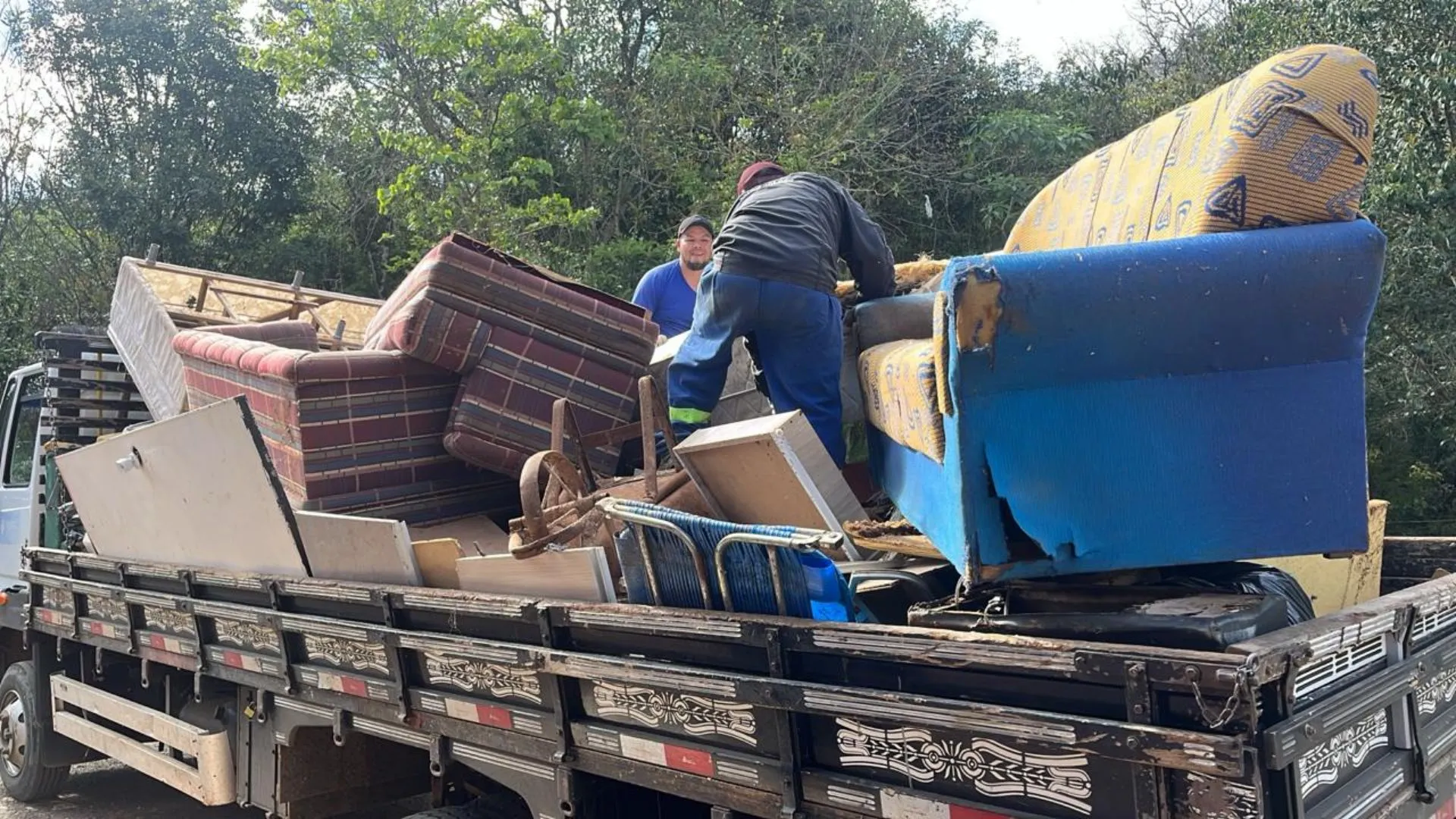 Mutirão “Bota Fora” em Videira recolhe 4 toneladas, 84 pneus e 680 kg de eletrônicos