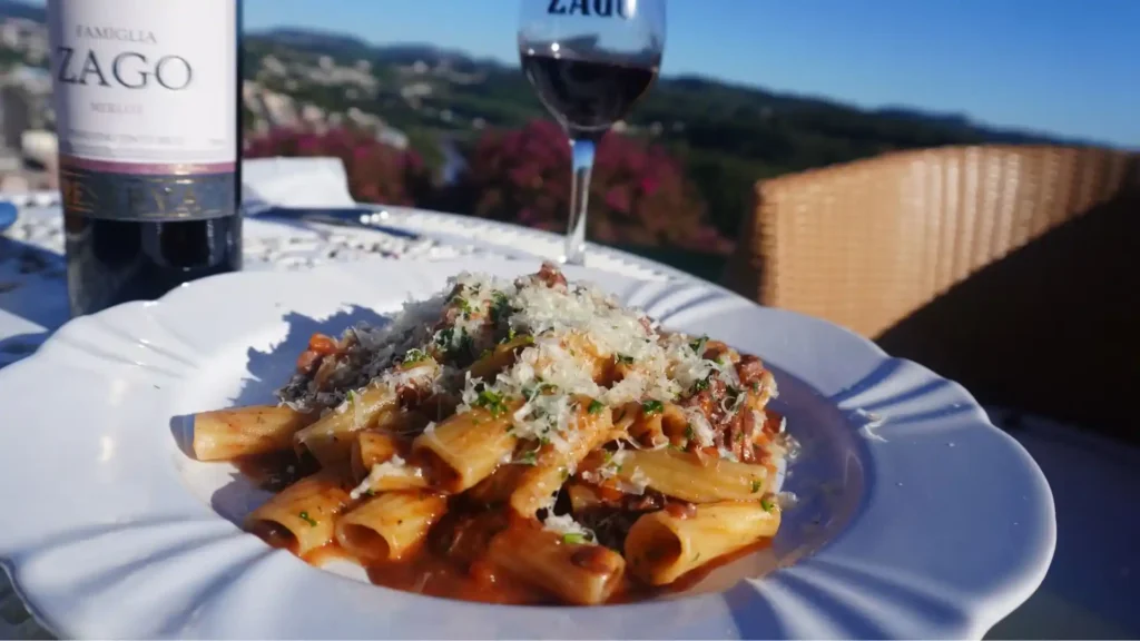 Essência na Cozinha traz Rigatoni ao Ragu de Carne: receita saborosa e cheia de aromas 