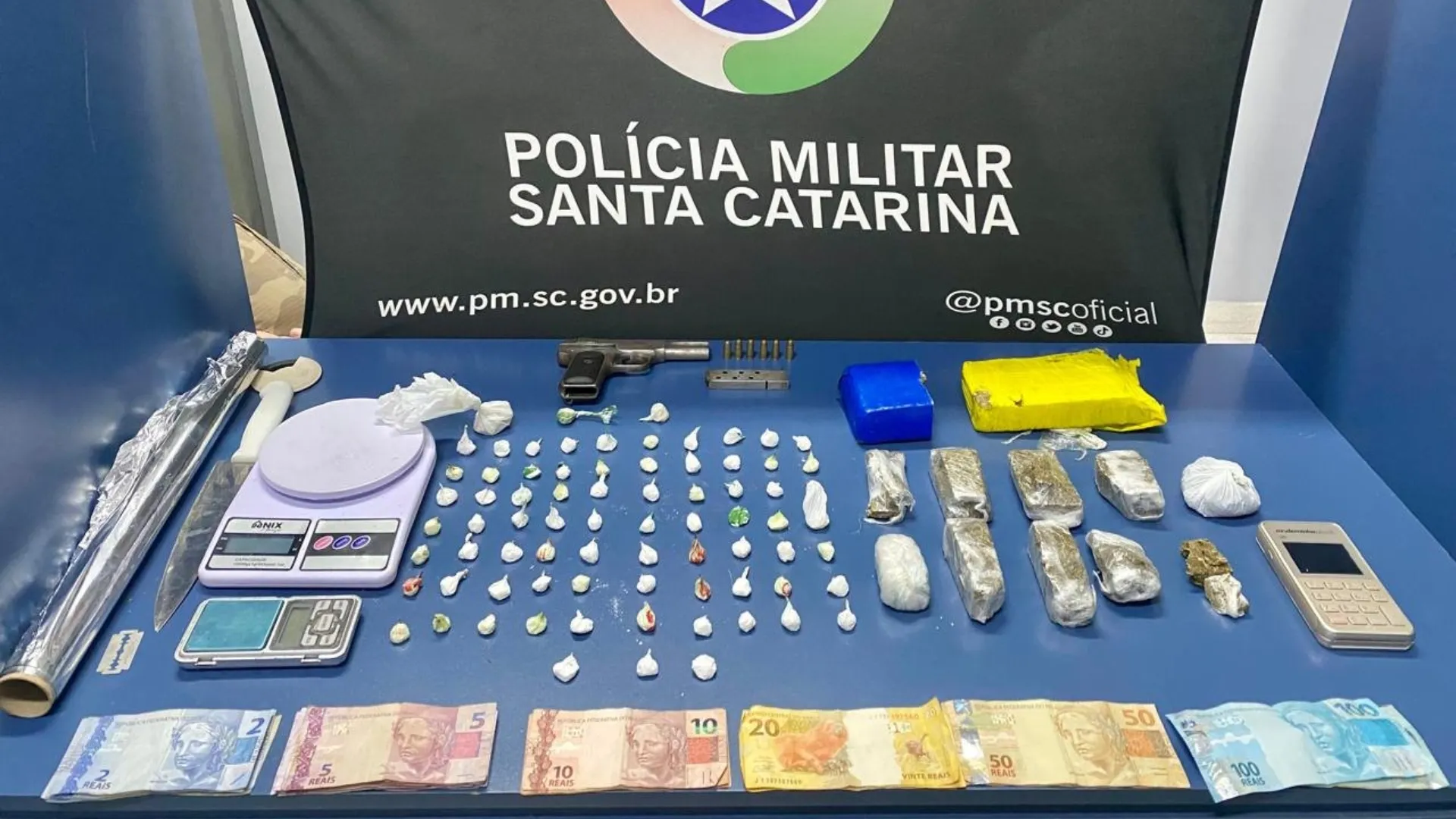 Polícia prende três homens por tráfico de drogas em Caçador