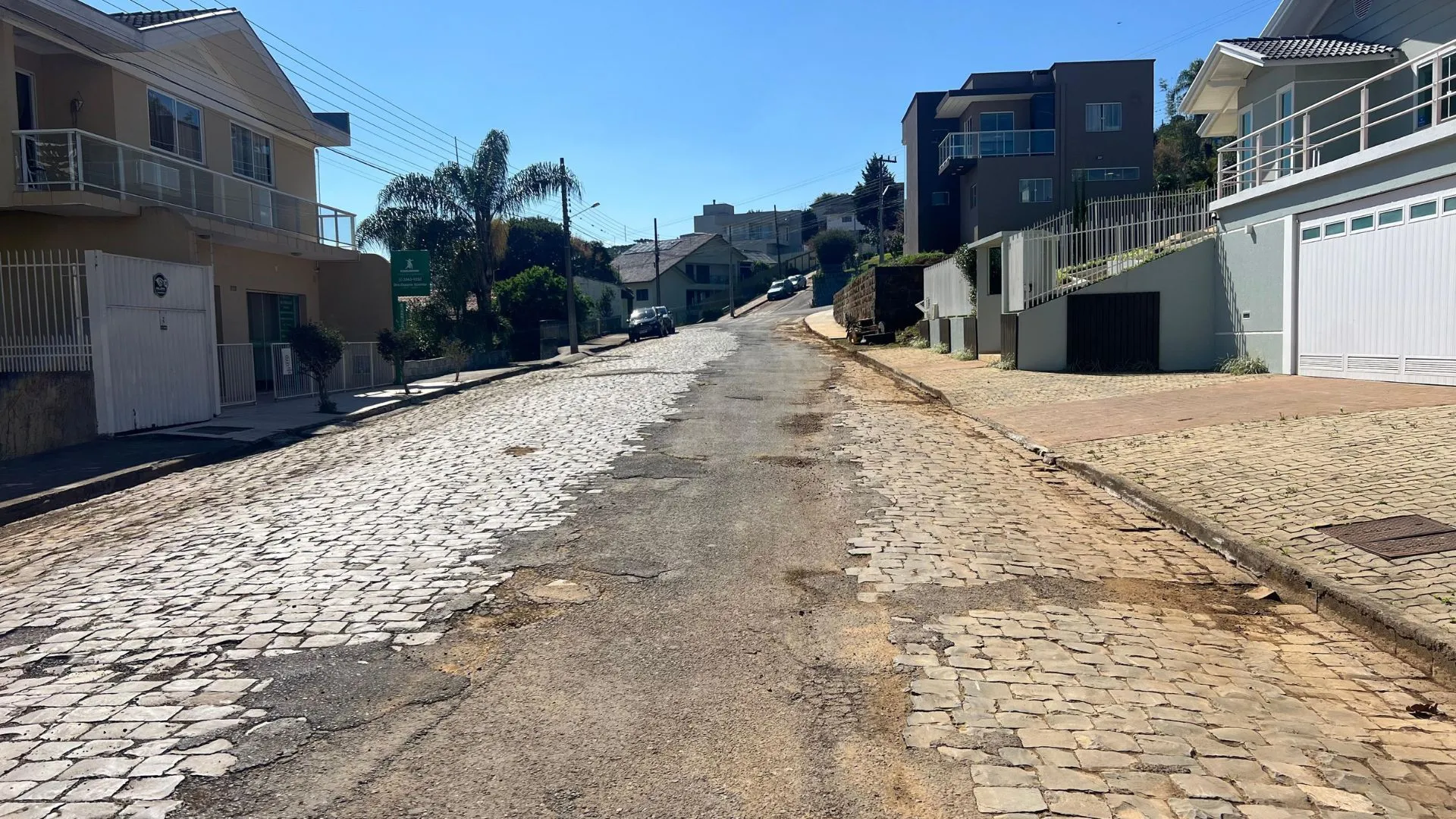 Prefeitura de Caçador promove reperfilamento em duas ruas