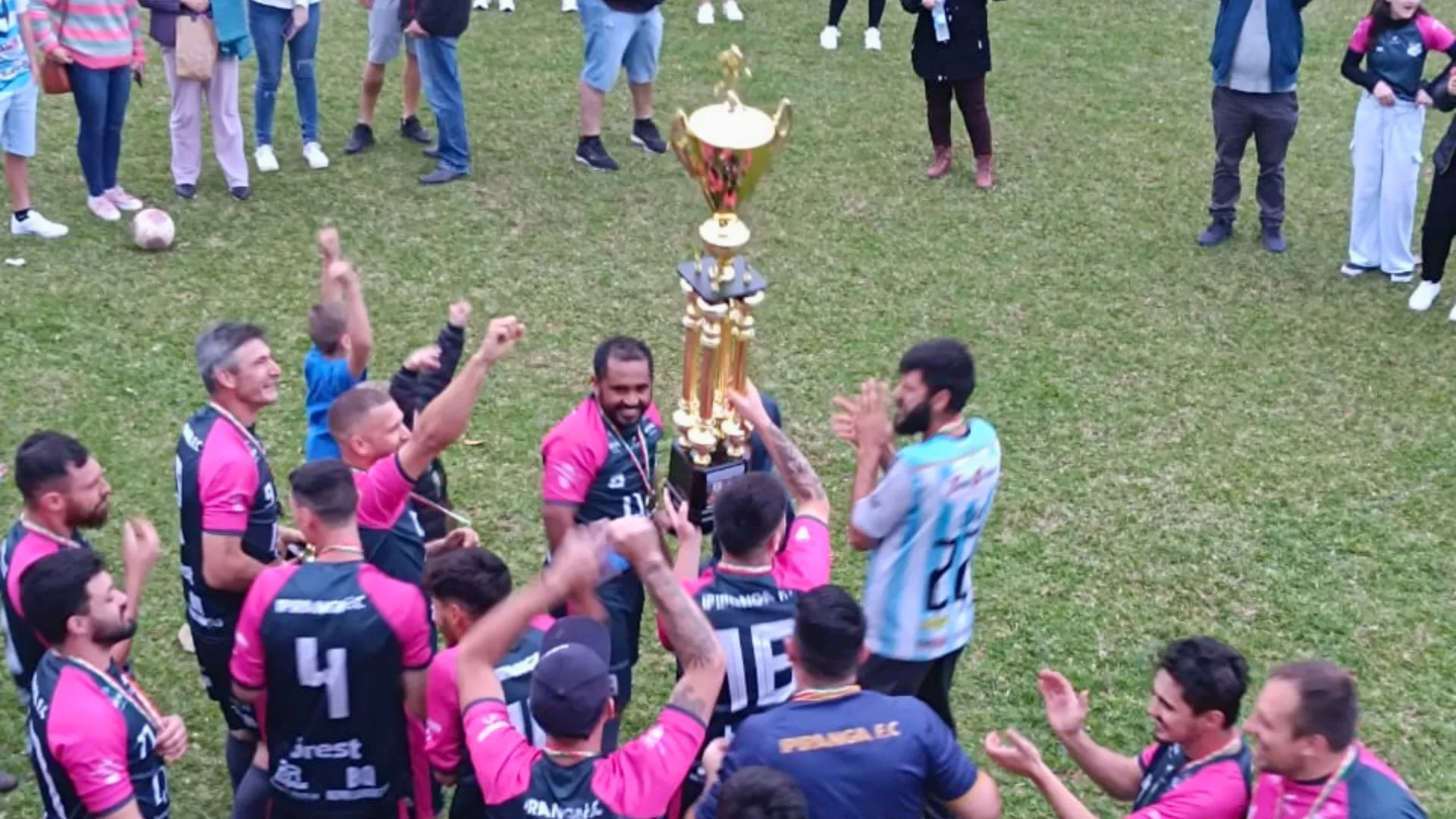 Zummer vence no feminino e Ipiranga leva o masculino no futebol de campo em Tangará
