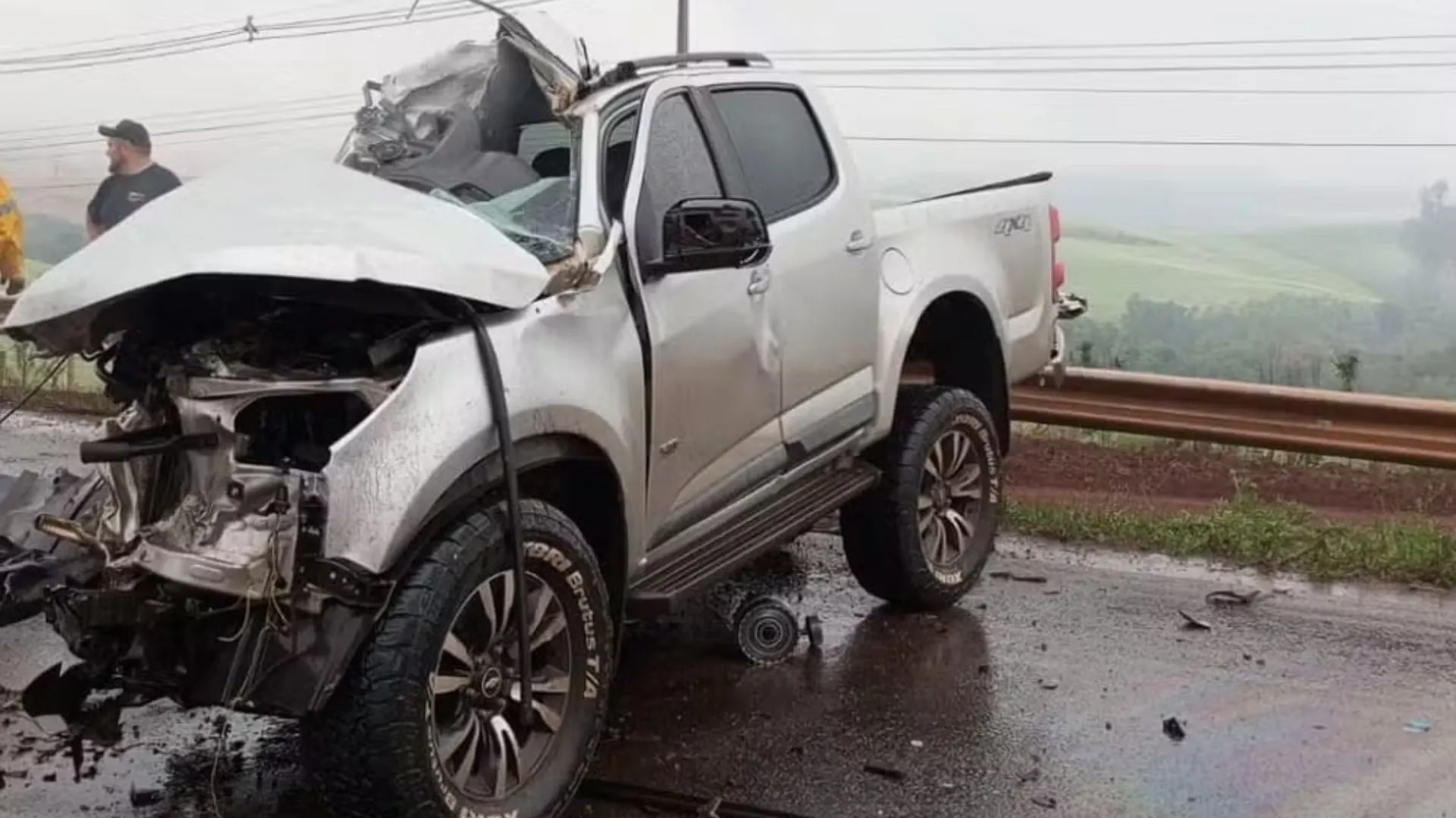 Grave acidente entre caminhonete e caminhão deixa uma vítima fatal em SC