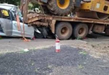 Colisão entre carro e caminhão deixa vítima presa nas ferragens