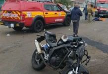 Colisão entre moto e carreta deixa homem ferido em Curitibanos