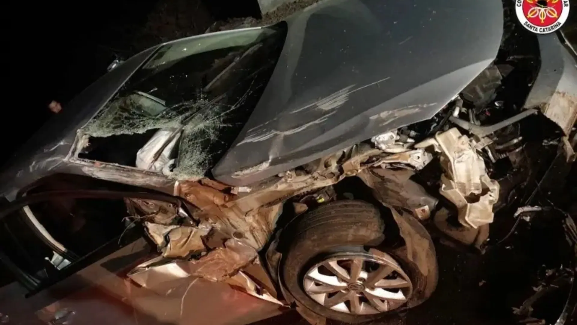 Motorista fica ferido após colidir com girico em Salto Veloso