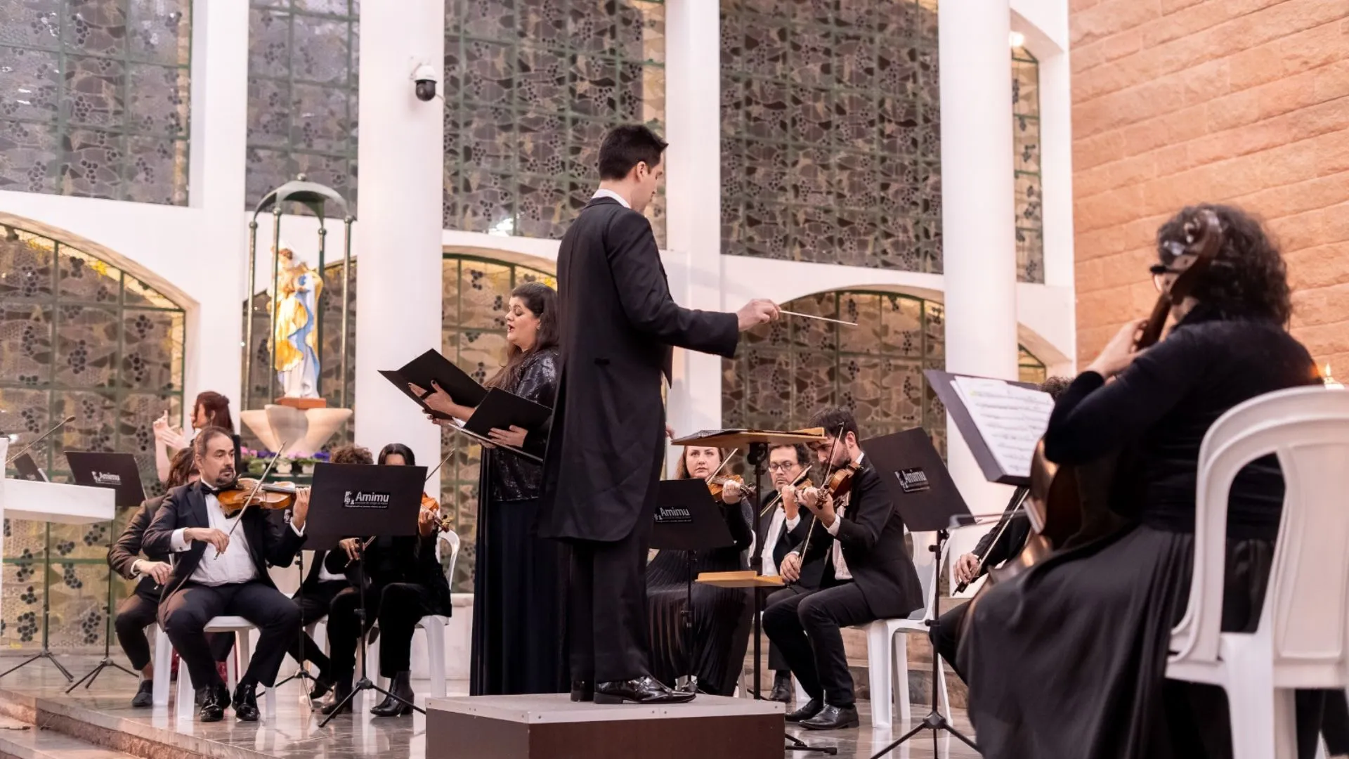 Orquestra Catarina e Coral da AMIMU se apresentam em Caçador