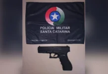 Homem ameaça namorada com arma falsa e acaba preso pela PM