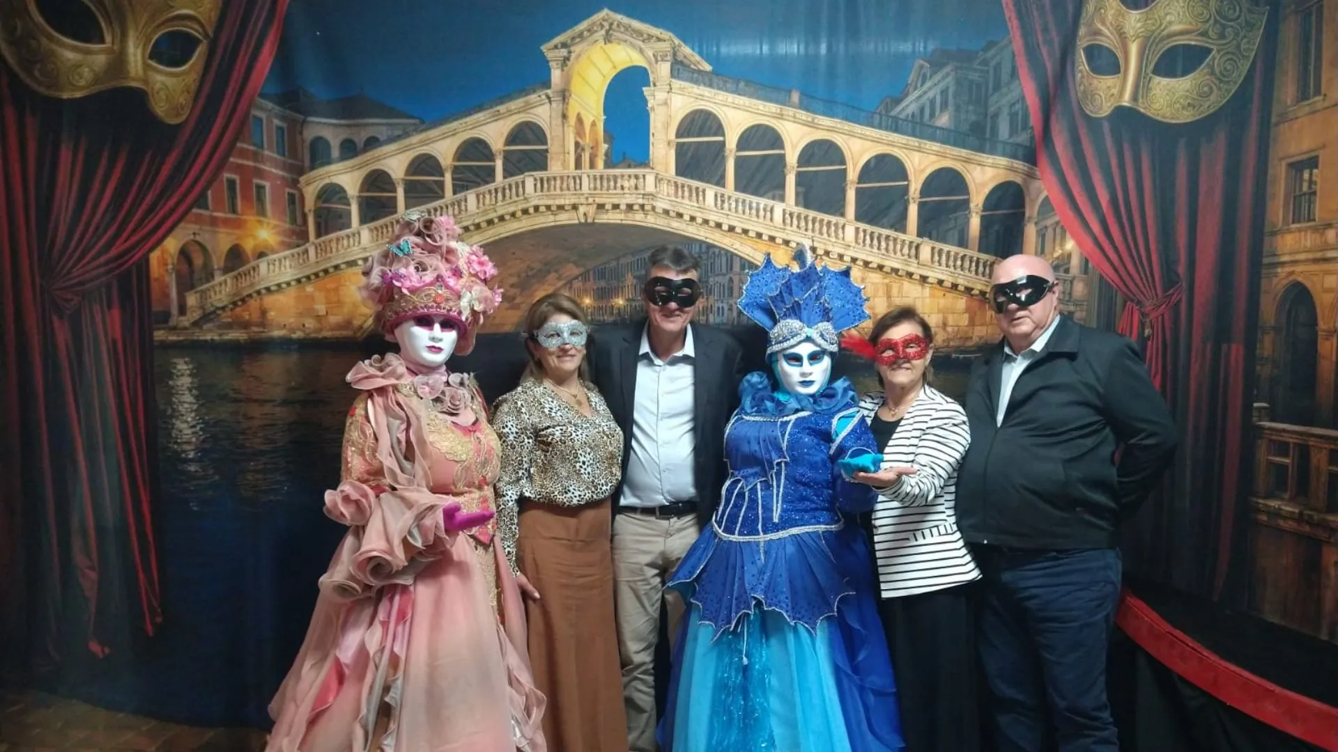 Baile de Máscaras encanta público em Arroio Trinta