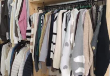 Bazar da Cáritas em Caçador reabre com novidades em roupas