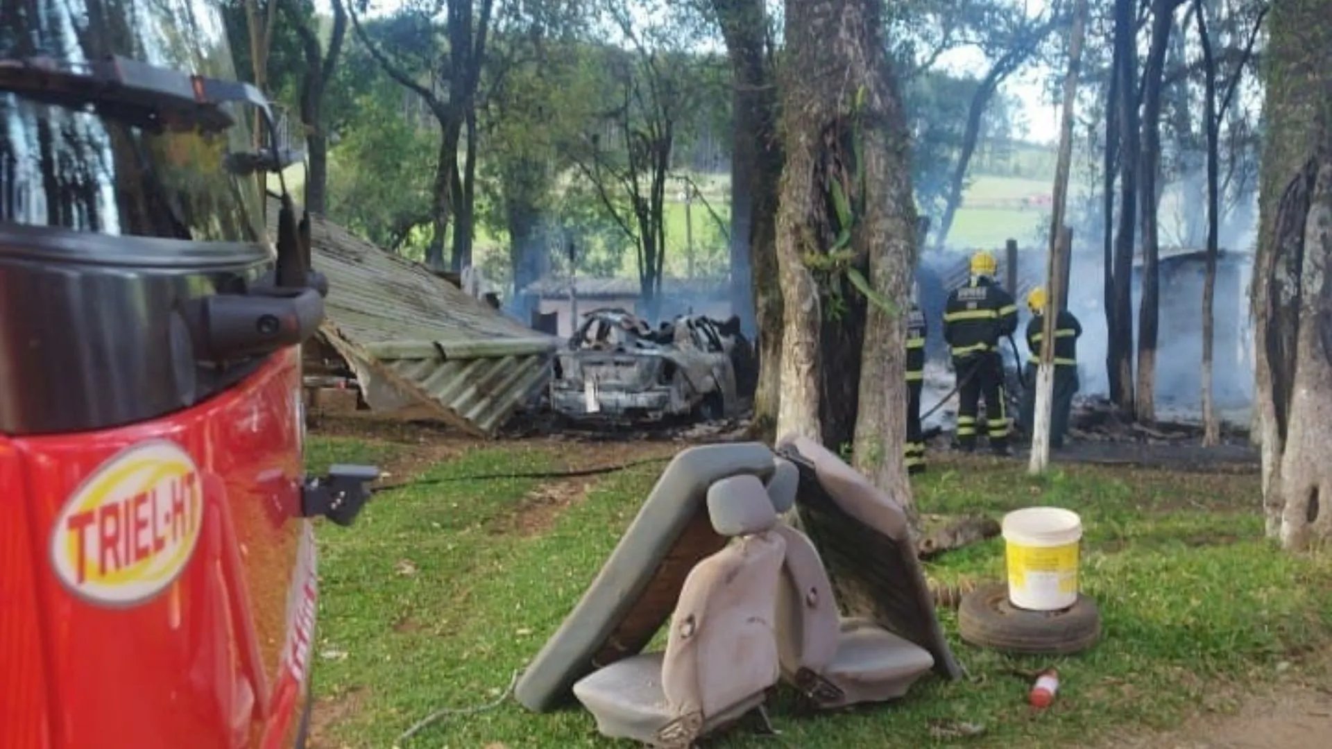Suspeito é preso após atear fogo em quiosque e carro no Meio-Oeste